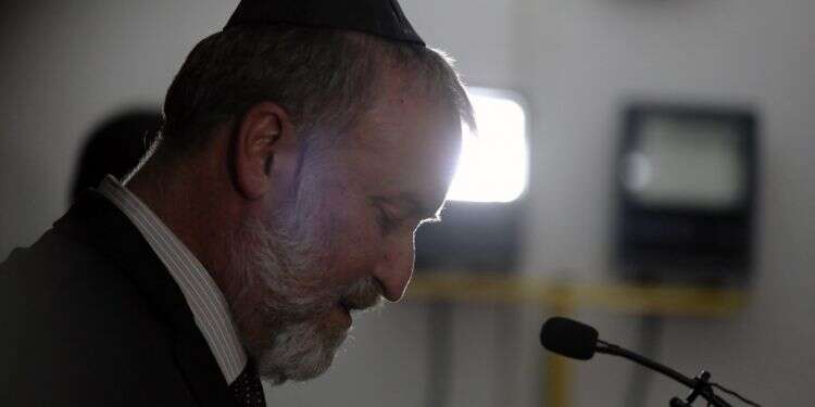 אביחי מנדלבליט. צילום: EPA מדוע מנדלבליט נוקט בצעדים חסרי בסיס משפטי?