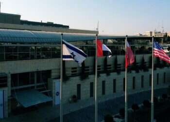 לפני הכל אמא: הצוערת החרדית הראשונה במשרד החוץ בראיון