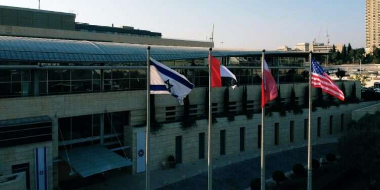 לפני הכל אמא: הצוערת החרדית הראשונה במשרד החוץ בראיון