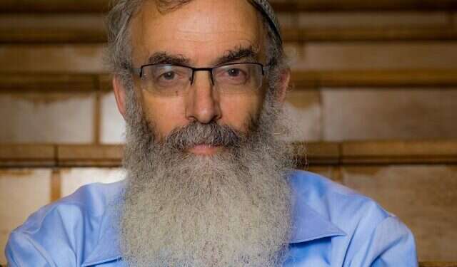 שאלות של שמש ומקום ישיבה, אבל גם של אירוח ואחריות. הרב דוד סתיו. צילום: אריק סולטן צילום: אריק סולטן