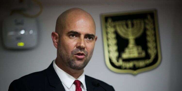 השר אמיר אוחנה. צילום: אורן בן־חקון אוחנה לא חותם, והחוק לאיסור צריכת זנות לא נאכף