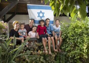 "אנחנו אנשים, לא עציצים שמעבירים ממקום למקום"