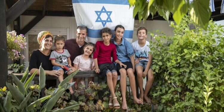 "אנחנו אנשים, לא עציצים שמעבירים ממקום למקום"