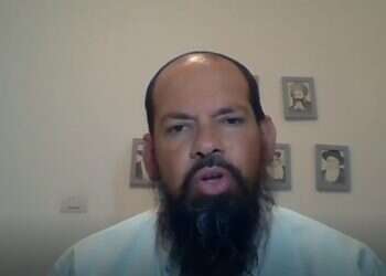 הרב אייל ורד. צילום מסך: מתוך השיעור צפו בשיעור: ״ויעיד עליו יודע תעלומות״ – עיון בשתי הלכות הרמב״ם