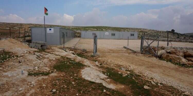 השתלטות פלסטינית. בי בתי ספר בבנייה מזורזת: נמשכת ההשתלטות הפלסטינית על שטחי סי