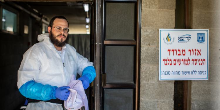 "טיפלנו ביותר מדי קורבנות": קברני הקורונה מדברים