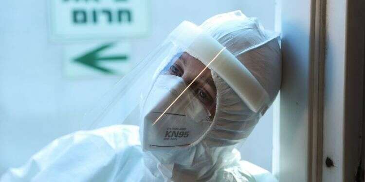 מחלקת קורונה בישראל. צילום: EPA החוסן הלאומי נחלש ואנחנו נשברנו