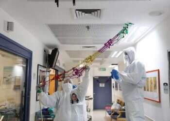 ישראל הפכה למוכת קורונה כי היא מתנהגת כמוכת טירוף