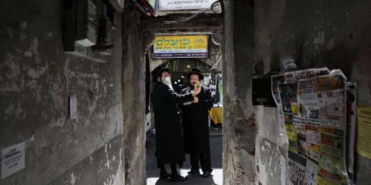 שיר השבוע: הַמִּשְׂרָד לְרִיקוּן מֻשָּׂגִים