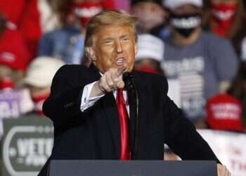 המגפה חשפה: טראמפ מנותק מרגשות הבוחרים בדומה לג'ורג בוש