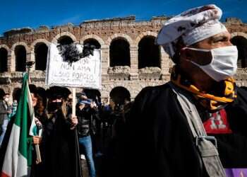245 אלף נדבקים ביממה: הקורונה משתוללת באירופה