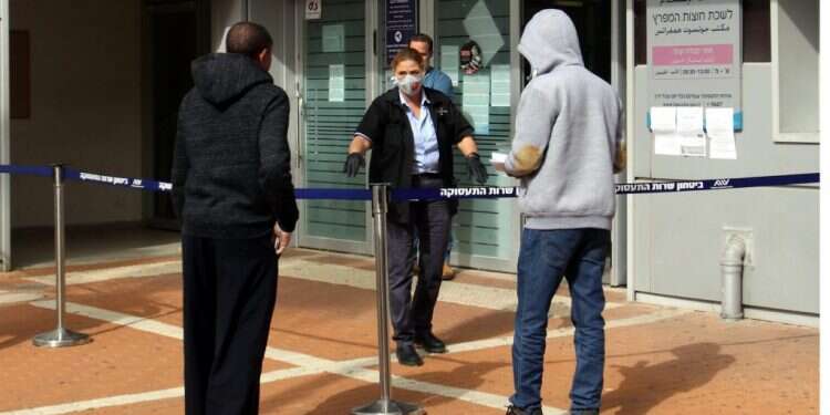 לשכת התעסוקה בחיפה. צילום: הרצי שפירא המשבר הכלכלי פגע אנושות בשכירים ובחלשים