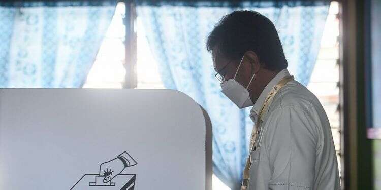 הבחירות בחודש שעבר. צילום: איי-אף-פי בחירות מקומיות במלזיה הובילו להתלקחות הקורונה