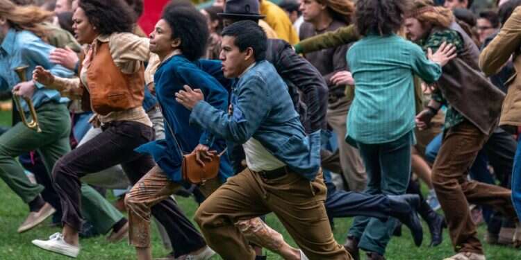 שבעת השנואים: דרמה סוחפת ושיעור חשוב בהיסטוריה ואזרחות