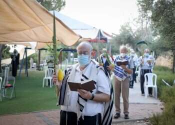 עשרה למניין, עשרים לקפסולה – איך מנהלים תפילה בקורונה?