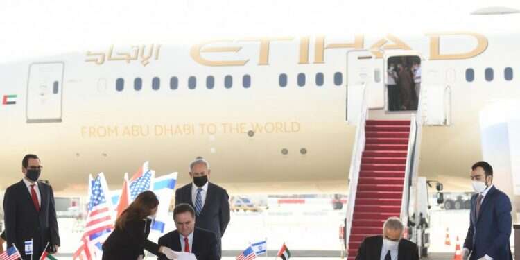 נתניהו, כץ ושר האמירויות לנושאים פיננסיים בחתימת ההסכמים הכלכליים, בשבוע שעבר, בנתב הסכמי ישראל והאמירויות שווים 2 מיליארד דולר לפחות