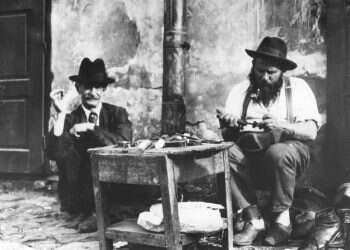 טבעות בשרשרת הסיפורים על העיירה היהודית הגוססת