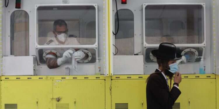 צניחת בדיקות הקורונה במגזר החרדי מציירת מציאות מטעה