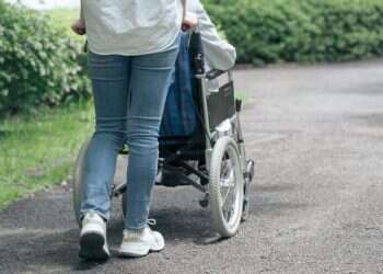 איך מטפלים בהורים סיעודיים וממשיכים לעבוד?