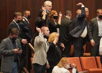 דרמה בכנסת: חקירה בפרשת הצוללות אושרה – ובוטלה