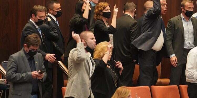 חברי האופוזיציה זועמים על פסילת ההצבעה. צילום: שמוליק גרוסמן, דוברות הכנסת דרמה בכנסת: חקירה בפרשת הצוללות אושרה – ובוטלה