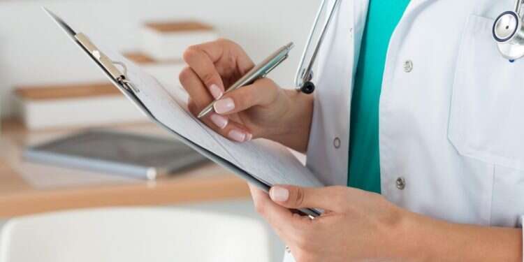 צילום: שאטרסטוק עולה לנו בבריאות: לאן הולך הכסף שאנחנו משלמים לביטוח?