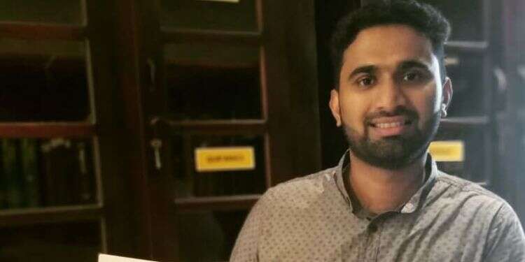 תאופיק זכריה. צילום: באדיובת המצולם מבשל את השלום: השף האמירותי שאוסף ספרי קודש יהודיים