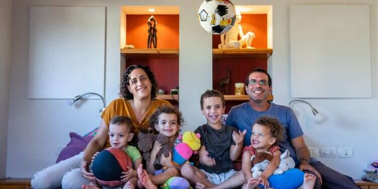 משפחת גולדנברג ממושב גמזו: "תמיד ידעתי שאתחתן עם בחור ישראלי"