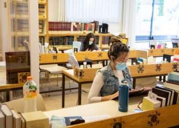 עד לא מזמן העיסוק הפסיקתי בטהרה היה נחלת הגברים בלבד. מדרשת נשמת בירושלים. צילום: אריק סולטן נשות ההלכה שנותנות מענה לשאלות הרגישות ביותר