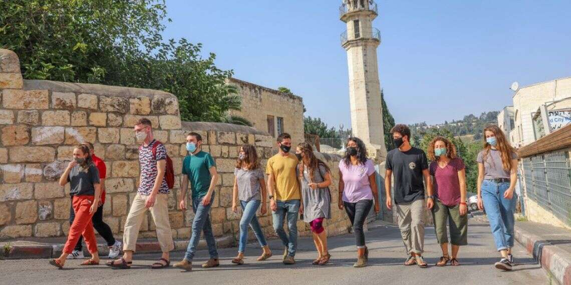 הצעירים שעוברים לחודש לגור באבו גוש