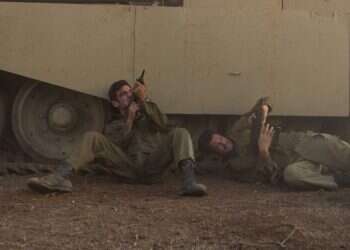 "שעת הנעילה" מאזנת גבורה עם רגישות