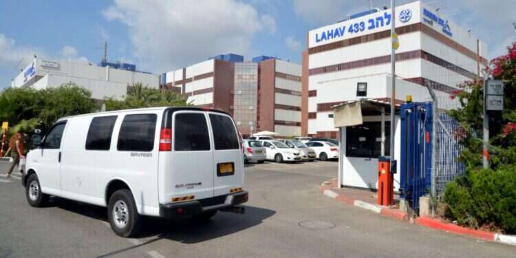 מטה יחידת להב 433 בלוד. צילום: יוסי זליגר במערכת משפטית הוגנת, תיקי נתניהו היו נזרקים מכל המדרגות