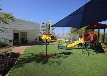 גנן גידל ילד בגן: מטפורה שנשחקה