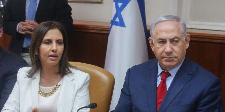 ראש הממשלה בנימין נתניהו והשרה גילה גמליאל. צילום: מארק ישראל סלם בלי נורמות: הבדיחה של גמליאל על חשבוננו