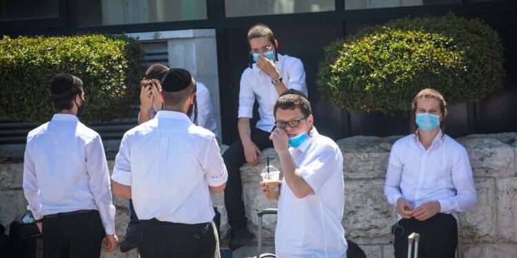 צעירים בירושלים. צילום: שאטרסטוק כשמדברים על החרדים, פתאום האמפתיה נגמרת