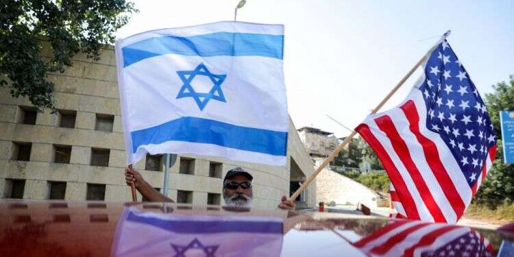 רבנים בציונות הדתית: "הצביעו טראמפ, זו שאלה של חיים"