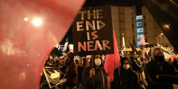 הפגנות בלפור, אמש. צילום: EPA גידופים נגד משפחה שכולה הם רק קצה הקרחון