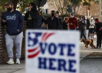 עומדים בתור לקלפי. צילום: גטי אימג'ס בוחרים מהשטח: תורים ארוכים, אבטחה וחשש מאנטישמיות