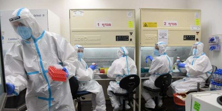 מעבדת קורונה של קופת חולים מאוחדת. צילום: יוסי זליגר בקופות החולים נערכים לגל השלישי