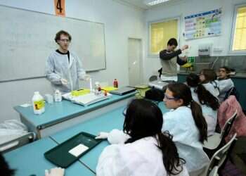 המורה צריך להיות במרכז הכיתה