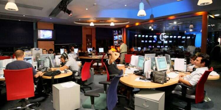 אולפן ערוץ 10, ארכיון. צילום: משה שי, פלאש 90 גם בתקשורת נשים צריכות לגדל מרפקים