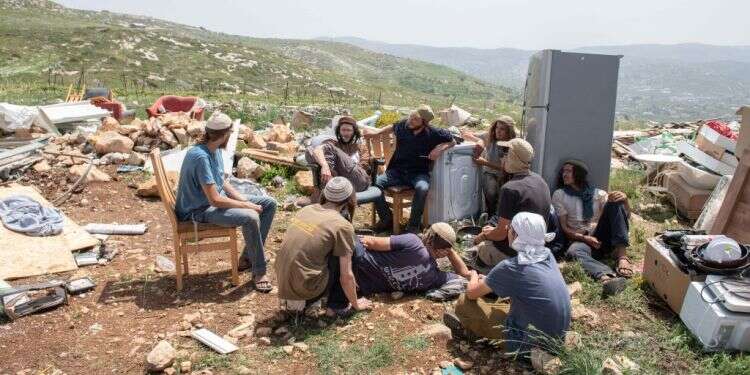 גבעת קומי אורי ביצהר אחרי פינוי. צילום: שריה דיאמנט, פלאש 90 הסנגורית של נוער הגבעות