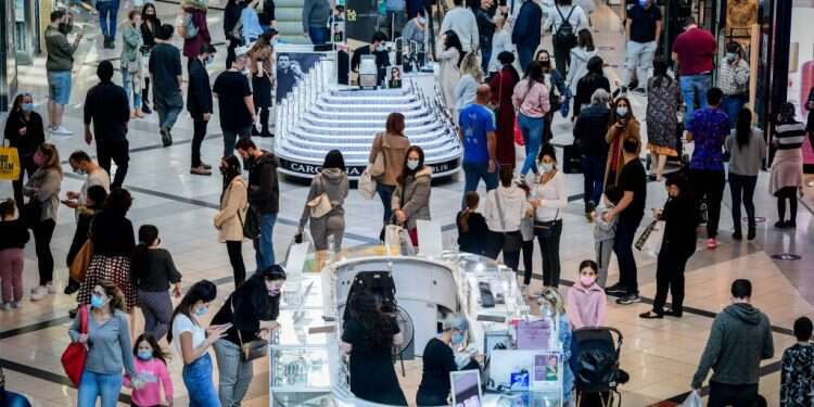 קניון איילון ביום שישי. צילום: אבשלום ששוני, פלאש 90 סגור פתוח סגור: נחשפה האסטרטגיה של ישראל בקורונה