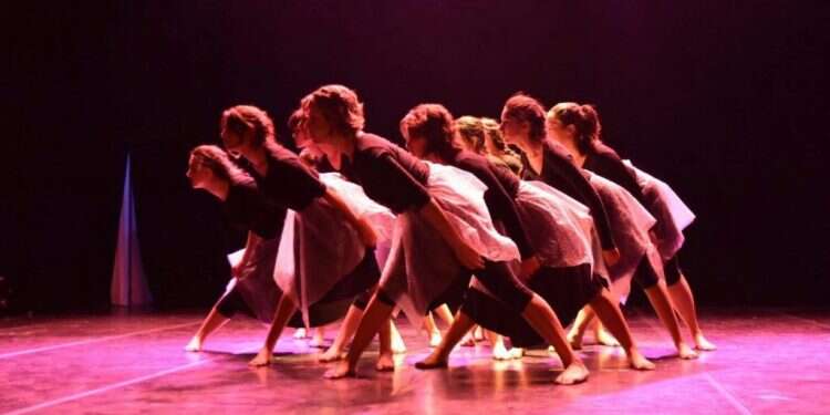 גם שיעורי הריקוד עברו לזום. בנות מגמת מחול באולפנת בני עקיבא זום אין: כך מתנהלים הלימודים בתקופת הקורונה