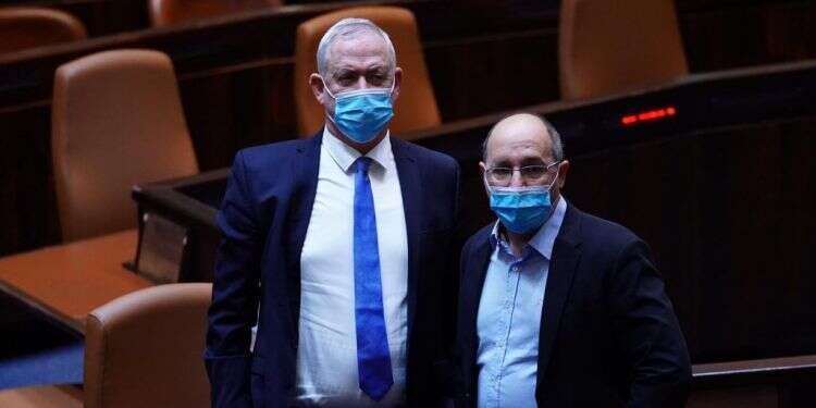 ניסנקורן וגנץ בכנסת. צילום: עדינה ולמן דוברות הכנסת למרות ניסיונות ההידברות, הסדקים בכחול לבן מעמיקים