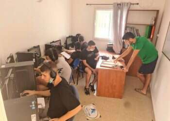 "החלפנו את הממשלה": הארגון שמגייס מחשבים לנוער בסיכון בימי המגפה