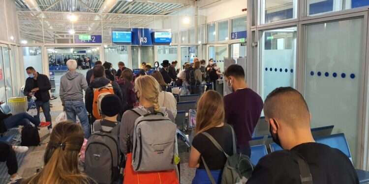 סגר ביוון: רכבת אווירית להשבת אלפי ישראלים מהמדינה הנצבעת אדום