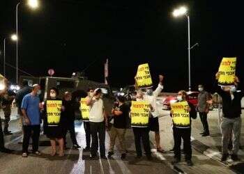 ערביי ישראל נוהרים לשכם ולטול כרם, כבישים בשומרון נחסמים