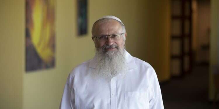 הרב שמואל אליהו. צילום: מישל דוט קום קרב רב: הסערה סביב הפגישה עם הרבה הרפורמית צפה מחדש