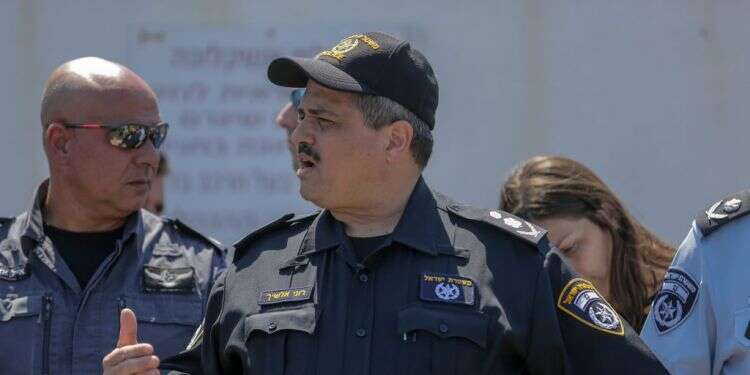 ממרתפי השב"כ ליקיר השמאל: רוני אלשיך, דיוקן עצמי